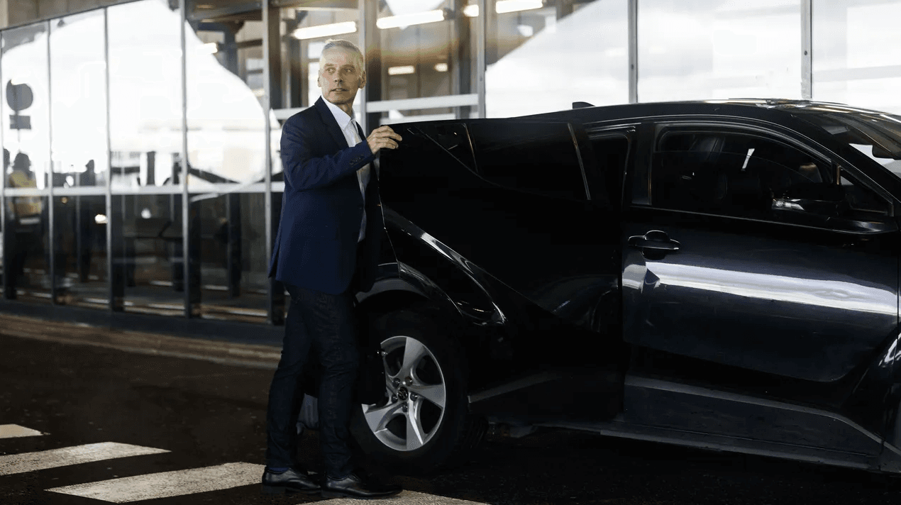 Chauffeur VTC professionnel avec véhicule premium